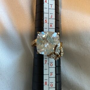 Sparkling CZ Flower Ring 925